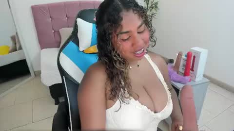 lizzie_williamss online show from July 26, 3:25 am