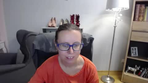 Lizzy online show from October 7, 5:01 am