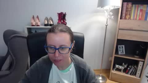 Lizzy online show from September 17, 4:32 am