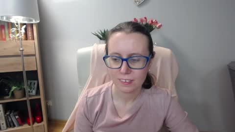 Lizzy online show from April 3, 4:43 am