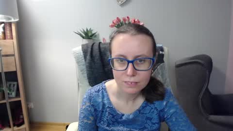 Lizzy online show from April 15, 5:08 am