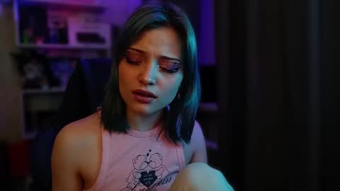 lola online show from December 5, 10:38 am