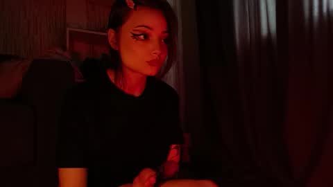 lola online show from March 27, 7:43 am