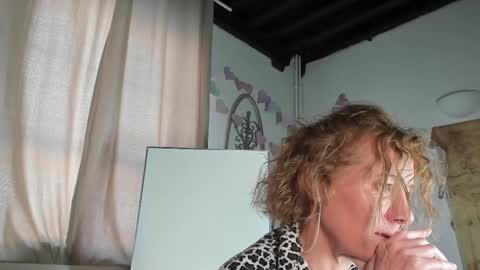 lola_belgium online show from March 6, 3:45 pm