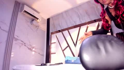 Lola online show from March 21, 11:37 am