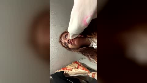 Lola online show from March 18, 5:45 am