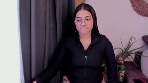 lolaasmith_21 online show from February 15, 3:55 pm