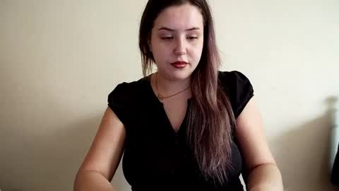 Lola online show from April 15, 8:15 am