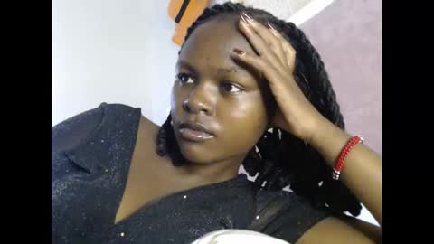 lolamia7 online show from November 9, 5:47 am