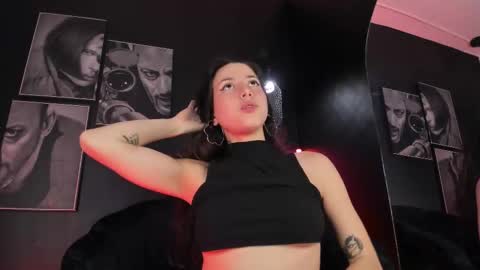 lolamustaine_ online show from November 19, 10:54 pm