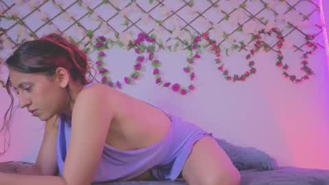  Lola  online show from November 5, 8:14 pm