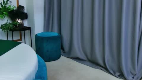 Lola online show from January 6, 7:28 pm