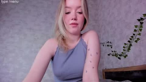 Mia online show from November 13, 5:39 am