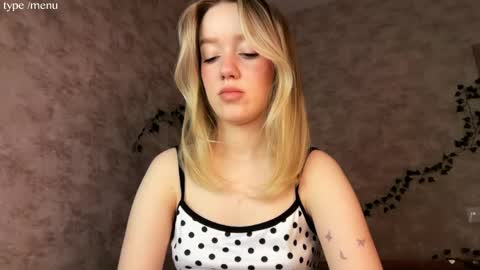 Mia online show from April 6, 5:08 am