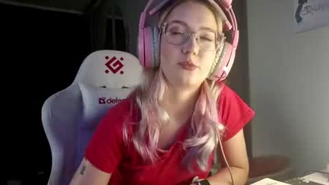 lomamcmeen online show from June 18, 9:14 am