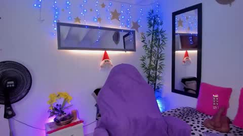 Jennifer  online show from December 20, 7:51 pm