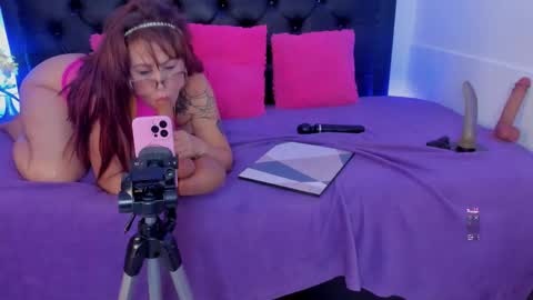 Jennifer  online show from November 28, 9:29 pm