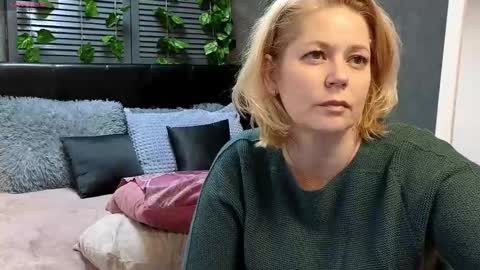 Lora online show from March 1, 8:02 am