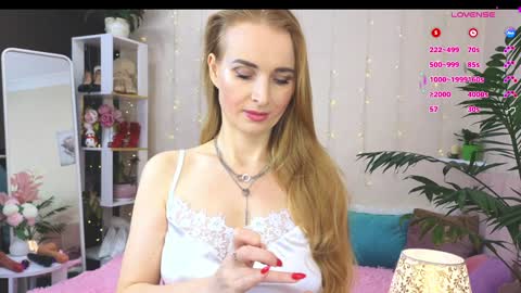 LoraColins online show from January 31, 7:29 pm