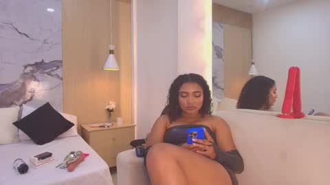 Loraine Rios online show from March 1, 5:51 am