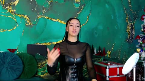 Miss online show from December 16, 5:00 pm