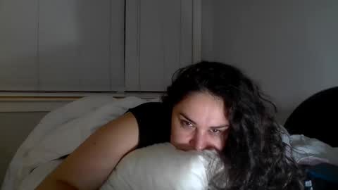 lorenlovely online show from December 1, 4:38 am