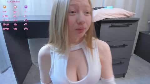 Lola   online show from January 8, 11:09 pm