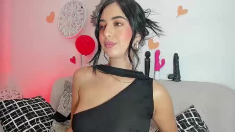 L O R E N online show from February 21, 10:28 am