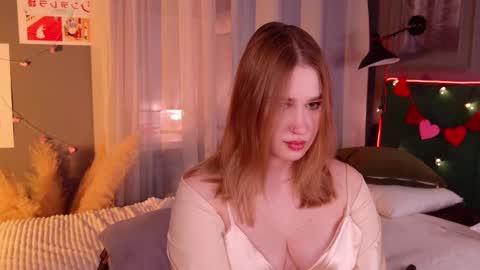 Lori online show from February 14, 8:59 pm