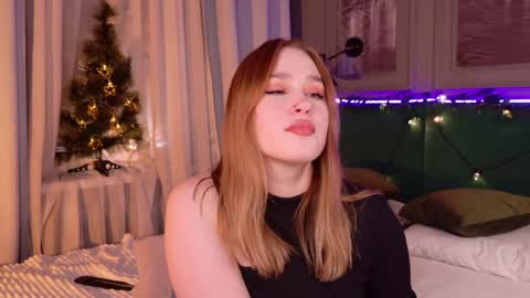 Lori online show from December 15, 7:42 pm