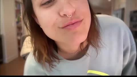 Monica online show from February 25, 9:48 pm