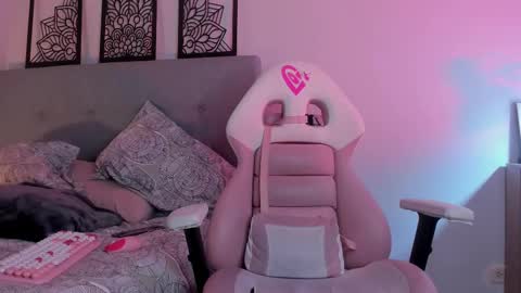 Lourrein Stoun   Independiente online show from February 11, 11:44 pm