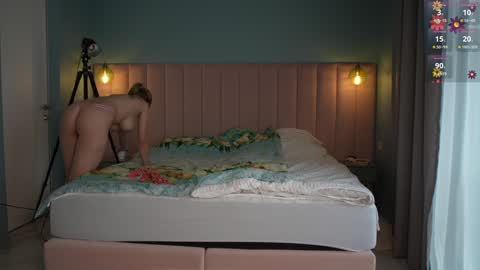 love you to123 online show from October 6, 1:50 pm