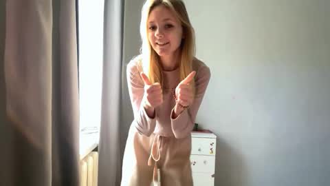 Ella online show from October 16, 8:39 am