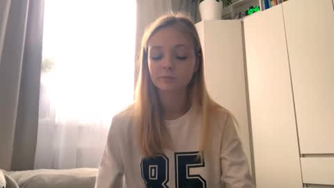 Ella online show from October 5, 7:46 am