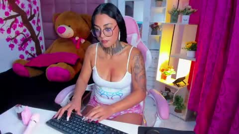 lovely_celestte online show from June 4, 4:22 pm