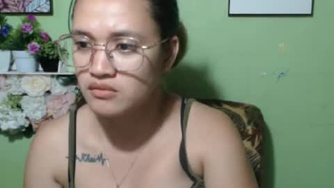 hearty2 Hey guys  Im Jess  online show from March 1, 6:13 am