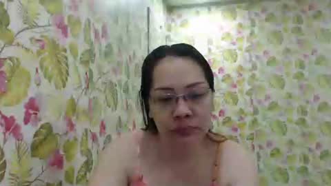 lovelyasiancutie online show from November 10, 9:32 pm