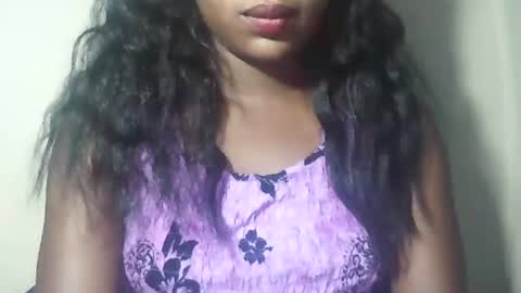 lovelylarra online show from April 1, 6:38 pm