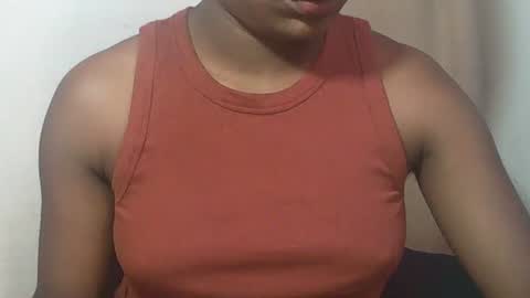 lovelylarra online show from February 18, 12:48 pm