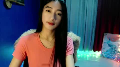 lovelypetite143 online show from April 13, 10:38 am