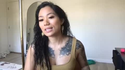 lovelyxmacii online show from June 23, 8:29 pm