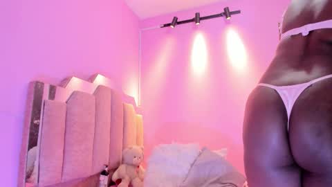 L O V E  online show from October 12, 12:18 pm