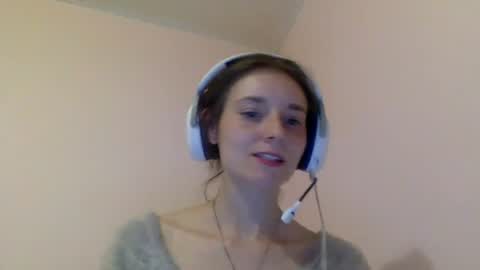 Luci Layne online show from July 17, 7:35 am