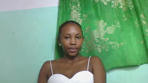 lucie196645 online show from May 10, 1:13 pm