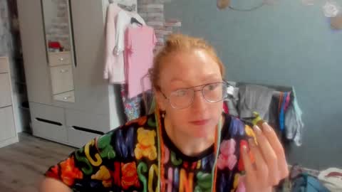 lucky_licky20 online show from October 7, 4:39 am