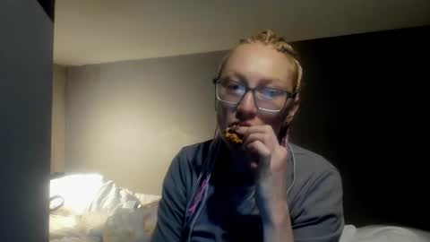 lucky_licky20 online show from February 25, 4:22 am