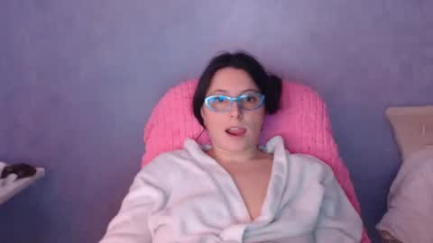 luckylinda23 online show from February 25, 11:36 pm