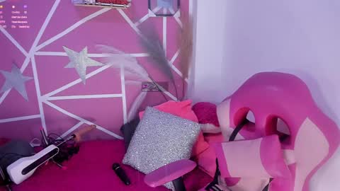 lucy_beatifull online show from April 16, 8:30 pm