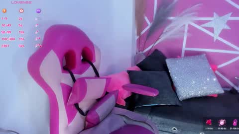 lucy_beatifull online show from March 8, 4:44 pm